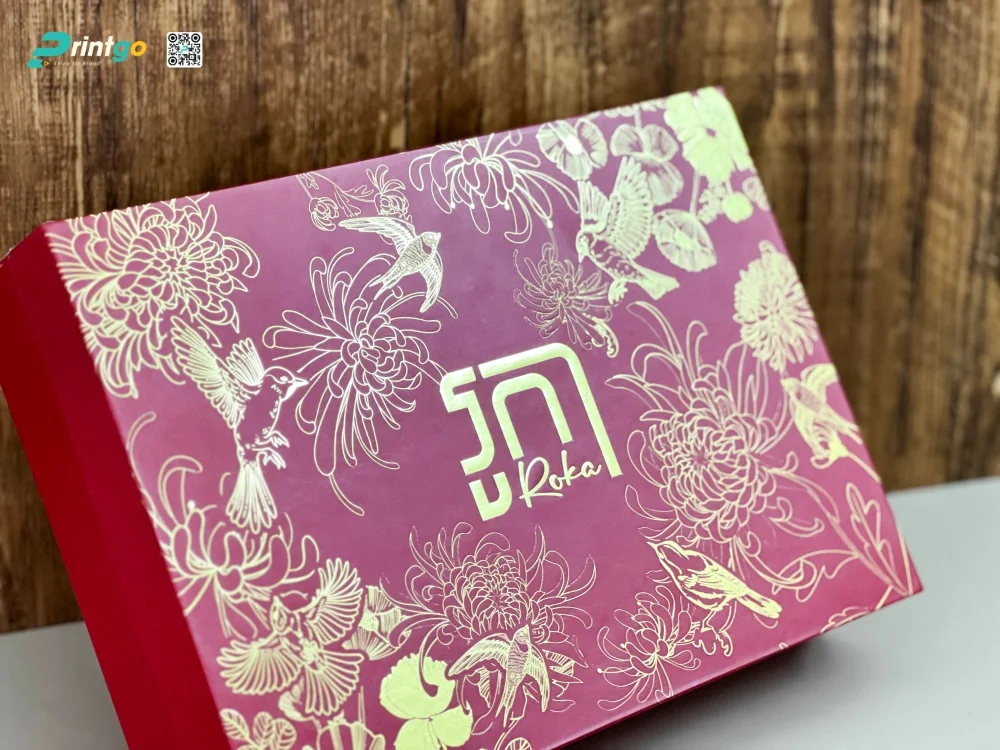 Hộp đựng quà tết nhà hàng Roka gia công ép kim nổi bật