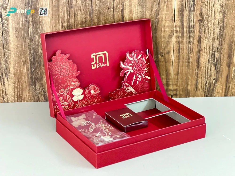 Hộp đựng quà tết nhà hàng Roka với quy cách hộp âm dương bản lề