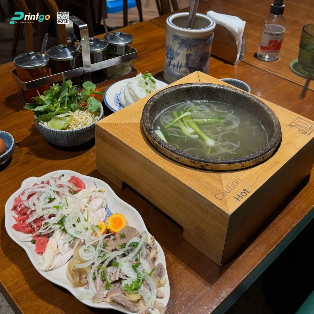Nhà hàng Roka Vietnamese Noodle Bar tại Campuchia - phở đá