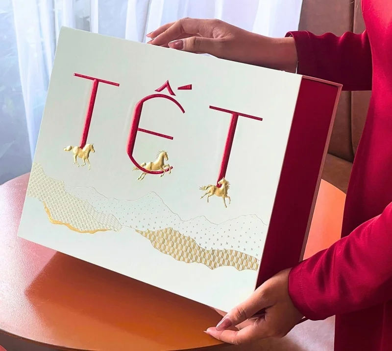 Hộp quà theo chủ đề năm Bính Ngọ độc đáo