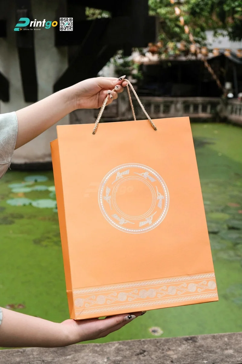 Túi giấy đựng quà tết Lạc Hồng do Printgo thiết kế và in ấn