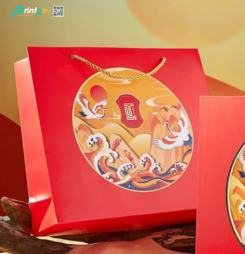 Mẫu túi giấy đựng quà tết màu đỏ của Tiến Lợi do Printgo thiết kế và in ấn