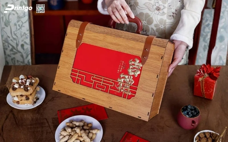 Mẫu hộp quà tết bằng gỗ có quai xách độc đáo