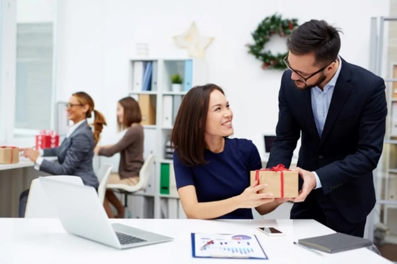 Ý nghĩa của việc tặng quà Tết cho nhân viên