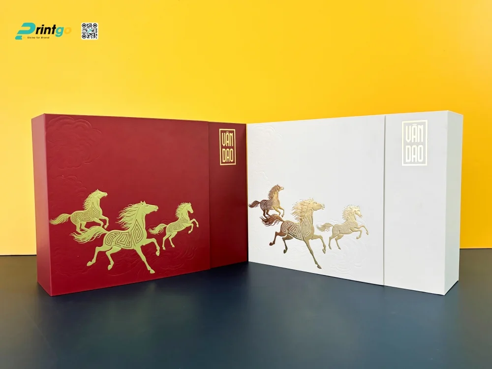Hộp đựng quà tết Vân Dao sử dụng giấy carton lạnh bồi bên ngoài giấy couche
