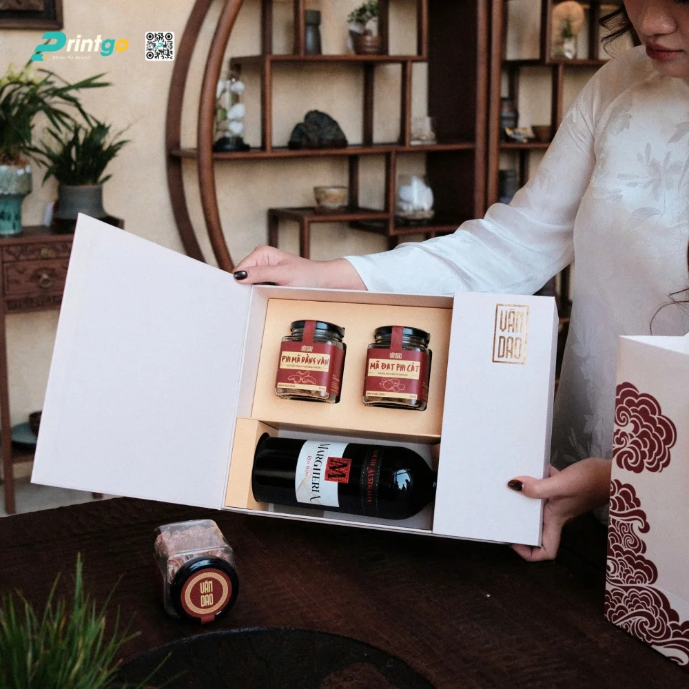 Bộ sưu tập hộp quà tết thương hiệu Vân Dao - The Gift Atelier nổi bật với quy cách cánh bướm mở lệch