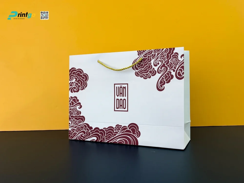 Hộp đựng quà tết Vân Dao với túi giấy được thiết kế đồng bộ