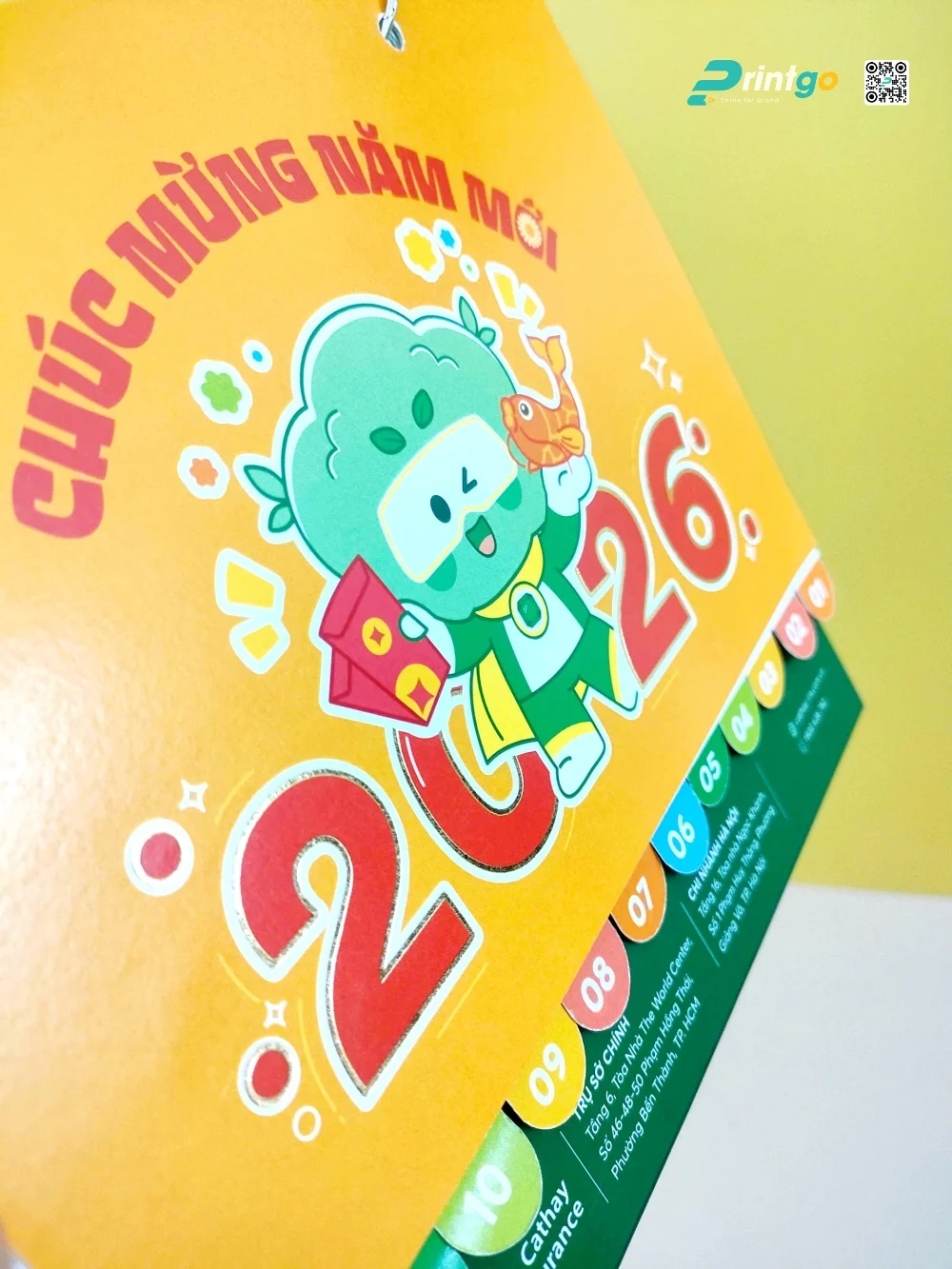 Lịch tết bảo hiểm Cathay sử dụng gia công ép kim