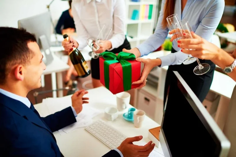 Quà Tết tặng sếp nên dựa vào tiêu chí gì để thật ấn tượng