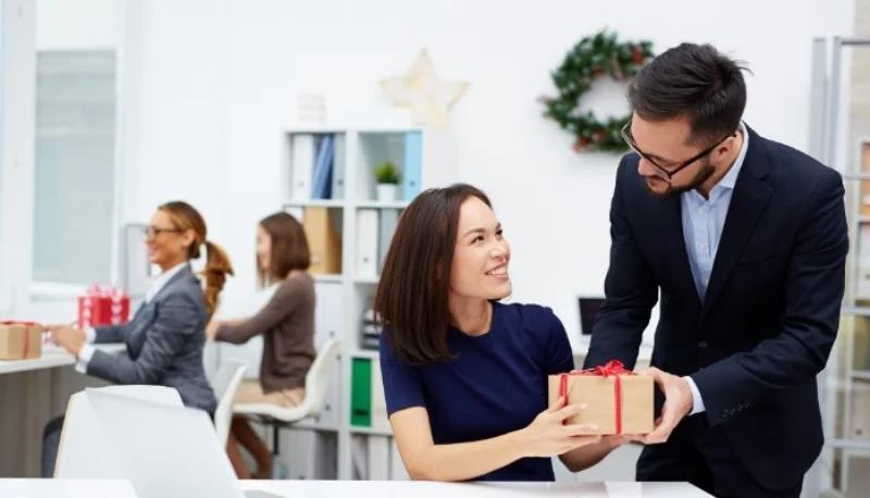 Quà tết tặng sếp - nét đẹp trong văn hoá giao tiếp