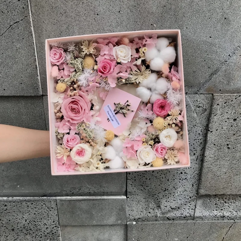 Quà 8/3 cho đồng nghiệp nữ lịch sự, dễ tạo thiện cảm