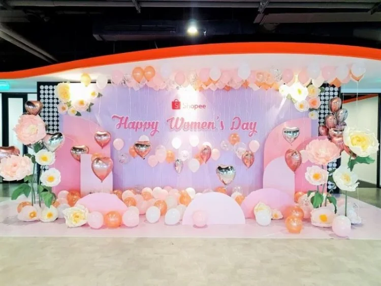69+ mẫu backdrop 8/3 đẹp, ấn tượng, hợp xu hướng 2026