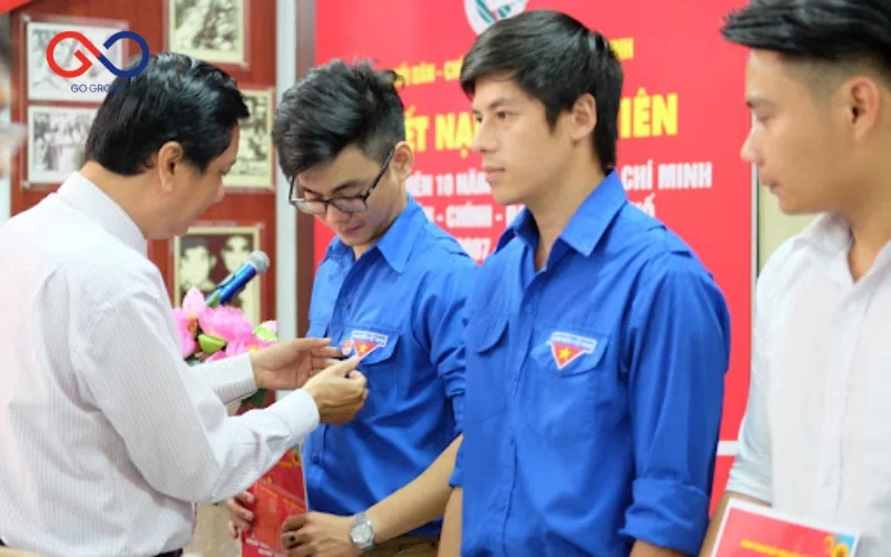Lễ kết nạp đoàn viên mới