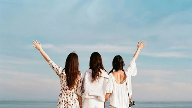 Caption 8/3 cho bạn thân 
