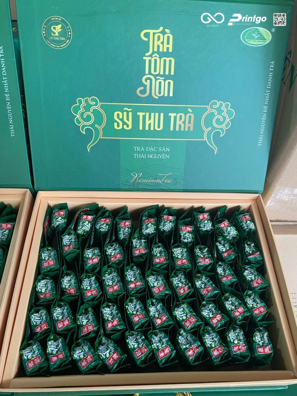 Hộp đựng trà Sỹ Thu Trà với đặc sản trà tôm nõn