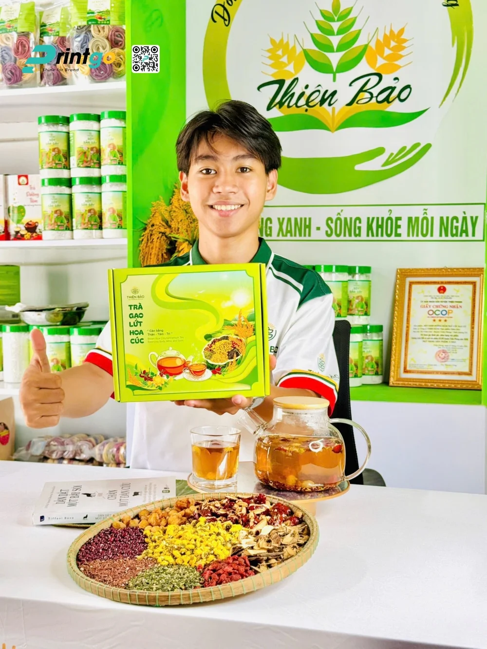Trà gạo lứt hoa cúc trong thiết kế hộp đựng mới