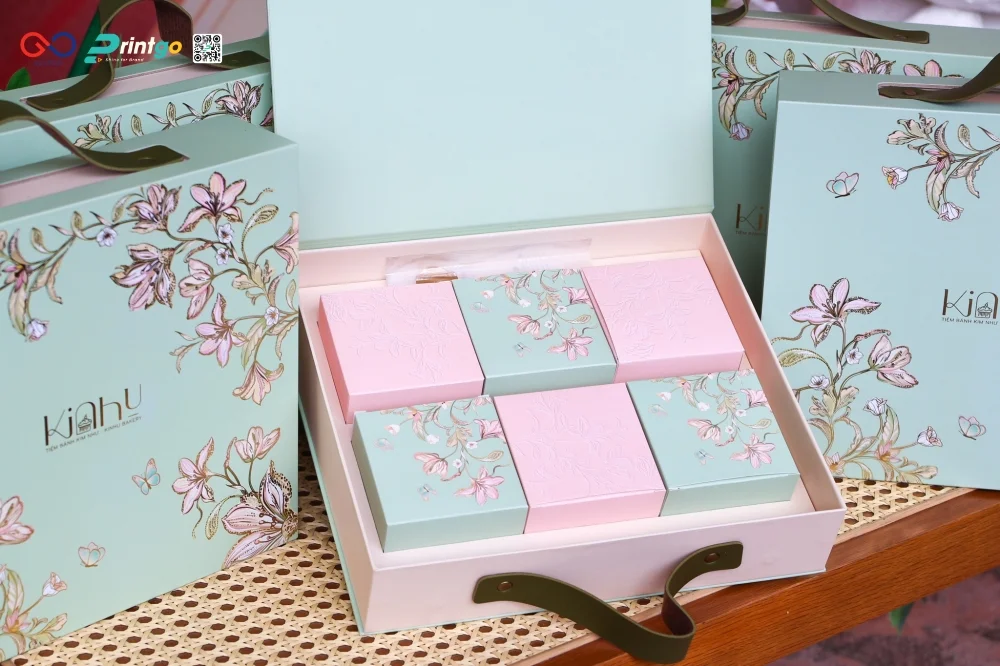 Hộp bánh trung thu Kim Như Bakery sử dụng giấy carton lạnh bồi giấy couche