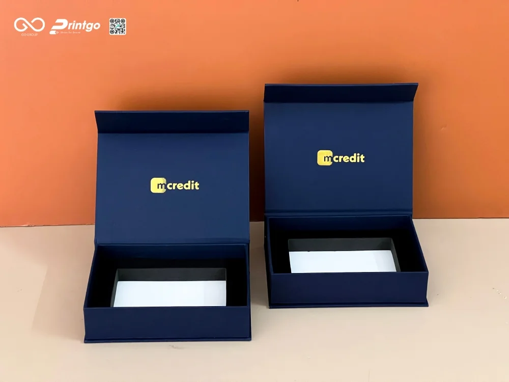 Hộp đựng quà tặng doanh nghiệp cho công ty tài chính Mcredit với khay cao su non