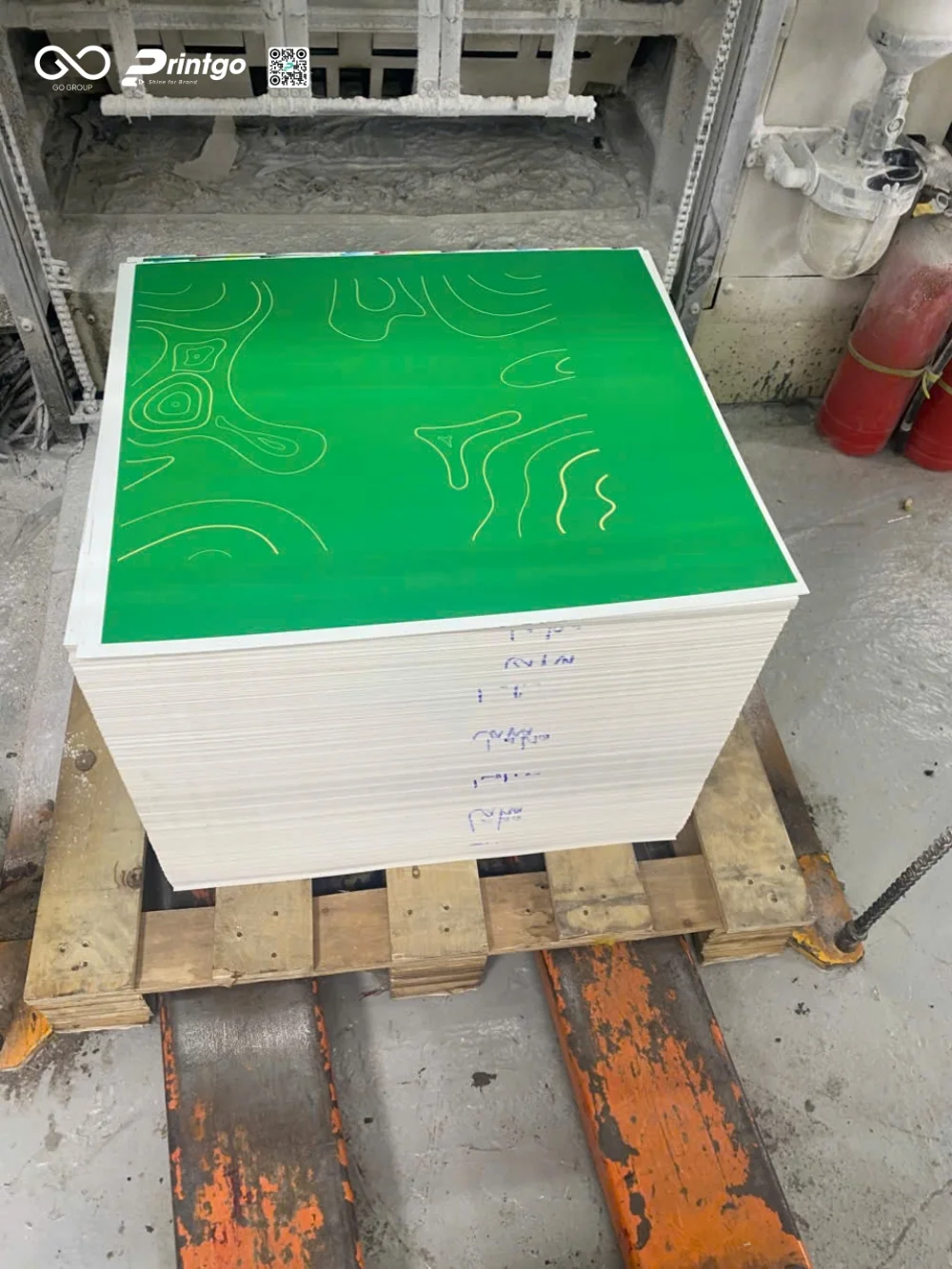 Một số hình ảnh trong quá trình in ấn và gia công hộp đựng quà tặng doanh nghiệp Ngọc Diệp tại xưởng in Printgo