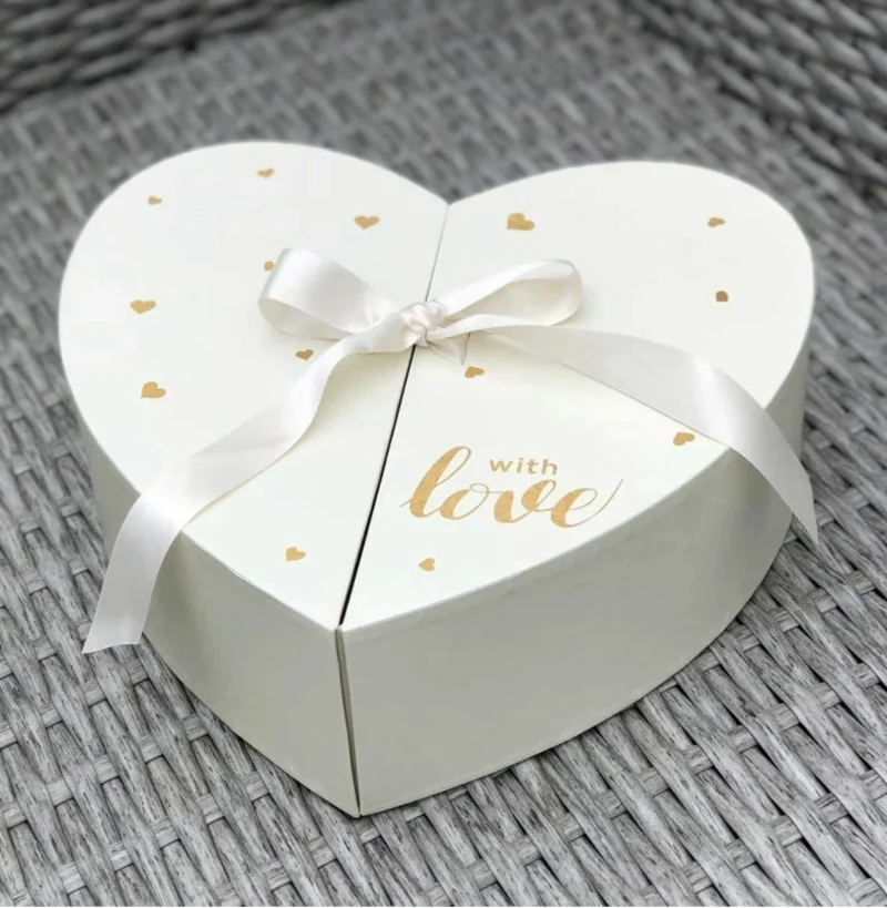 Quà tặng doanh nghiệp 8/3 hình trái tim màu trắng