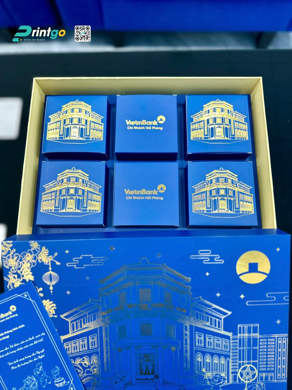 Hộp đựng bánh trung thu VietinBank nổi bật với gia công ép kim vàng sang trọng
