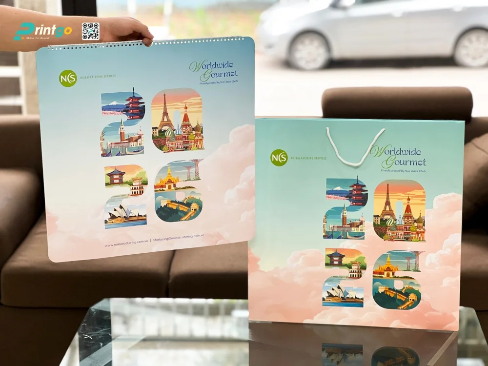 Lịch treo tường 7 tờ sở hữu kích thước "bề thế"