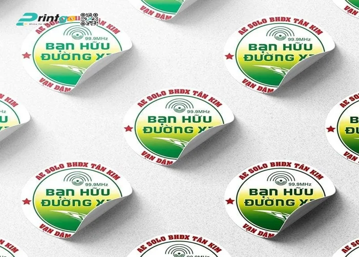 In tem decal nhựa là gì? Bí quyết in tem sắc nét và bền màu theo thời gian
