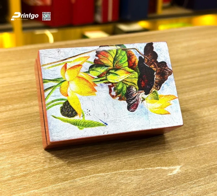 Hộp sơn mài với thiết kế hoa sen