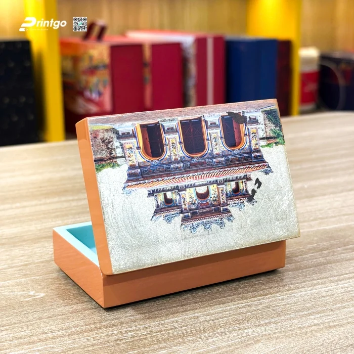 Hộp sơn mài với thiết kế lăng tẩm tại Huế