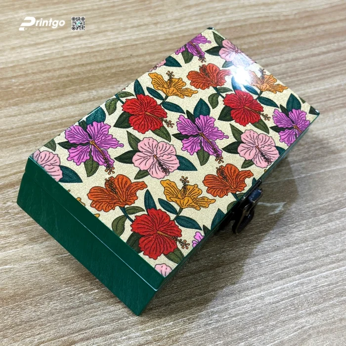 Hộp sơn mài với thiết kế hoa lá mùa xuân