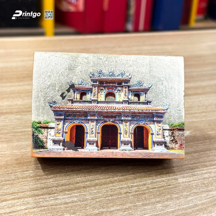 Hộp sơn mài với thiết kế lăng tẩm tại Huế