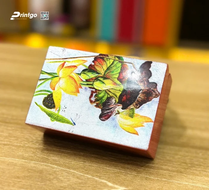 Hộp sơn mài với thiết kế hoa sen