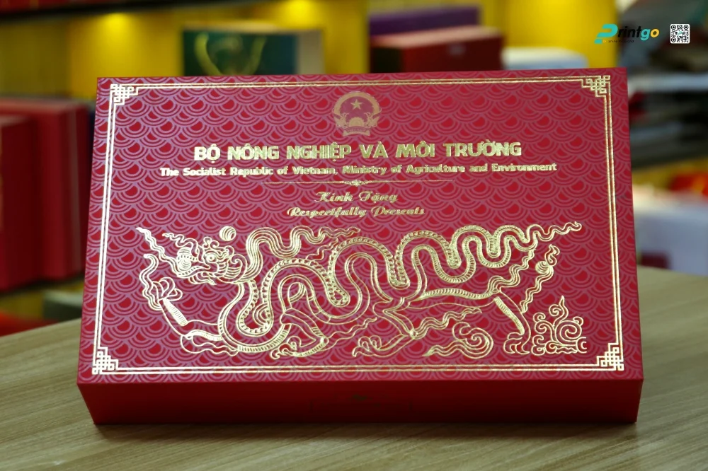 Họa tiết vân sóng cổ và vảy rồng, được sắp xếp nối tiếp nhau không có điểm kết thúc.