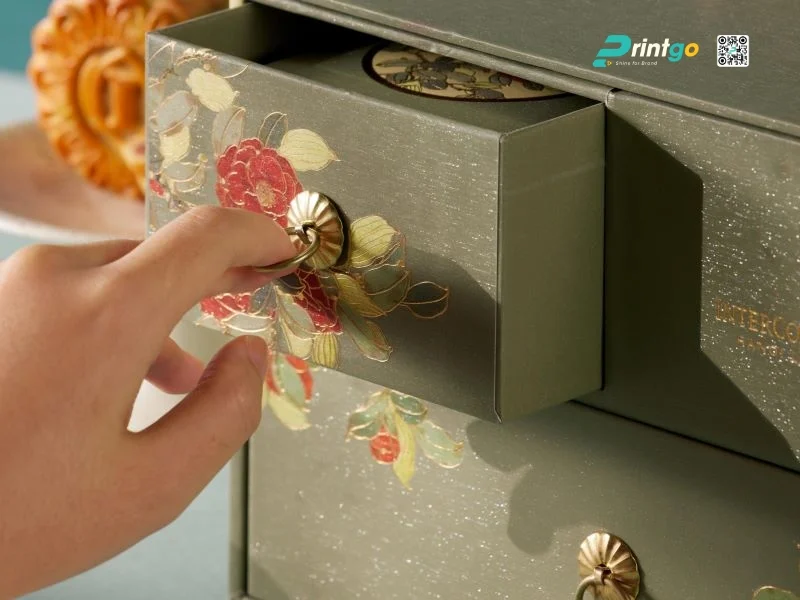 Đường nét mềm mại kết hợp với bố cục được tiết chế hợp lý 