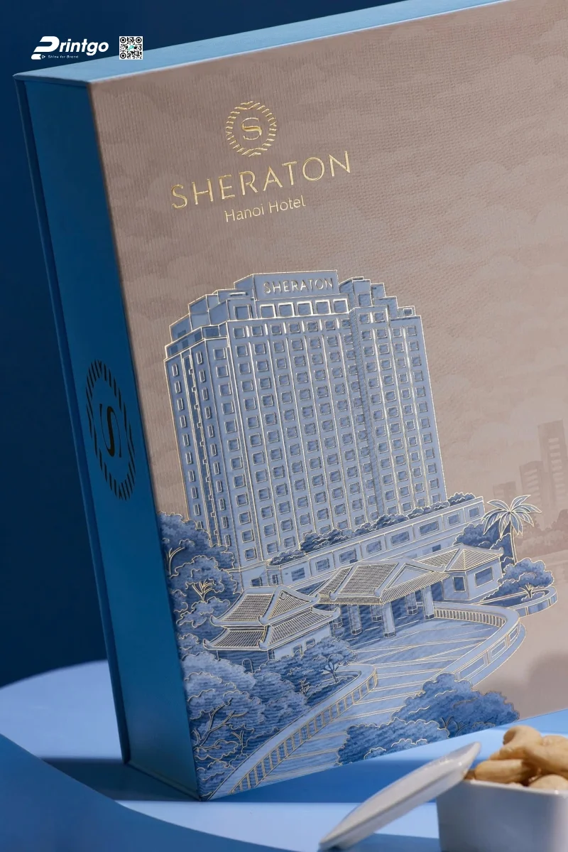 Key visual: khách sạn, chùa Trấn Quốc và vầng trăng vàng