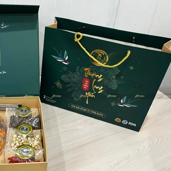 In túi giấy đựng yến sào Thượng Long Yến