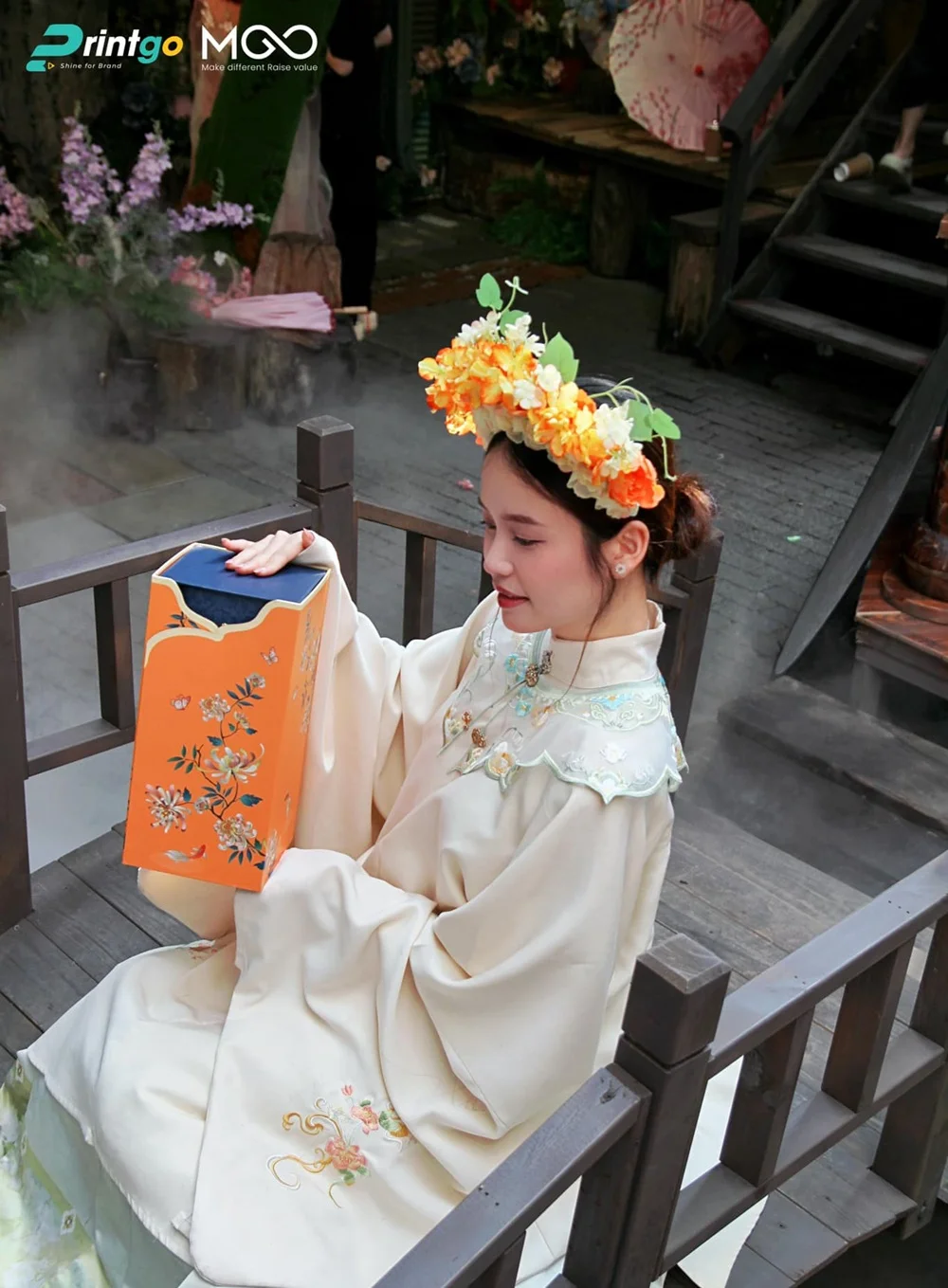 In hộp carton cứng trung thu 4 bánh cao cấp Họa Linh Phương Hoa