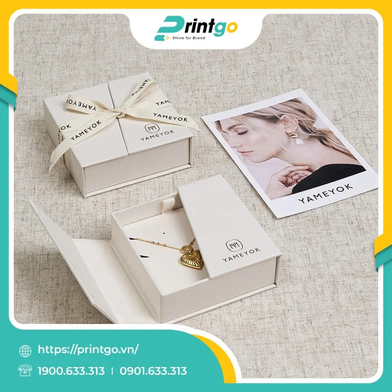 In hộp nắp mở cánh bướm đựng trang sức