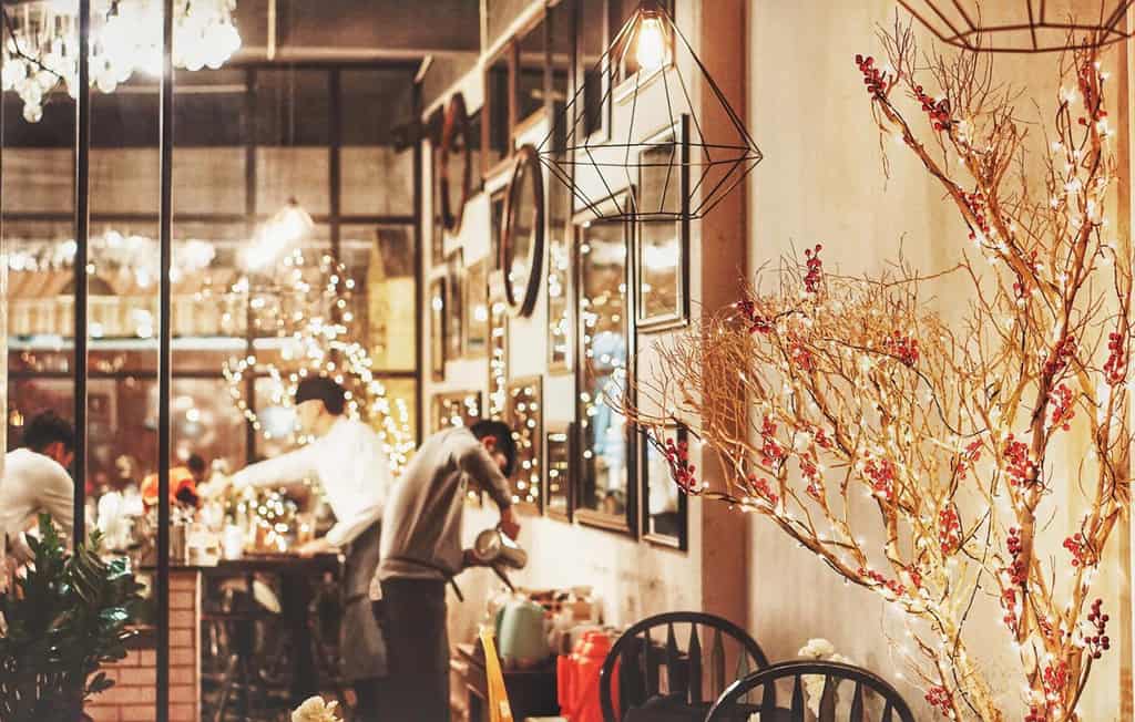 Bật mí những ý tưởng thiết kế độc đáo cho quán cafe vào dịp Noel 2019 này Bật mí những ý tưởng thiết kế độc đáo cho quán cafe vào dịp Noel 2019 này