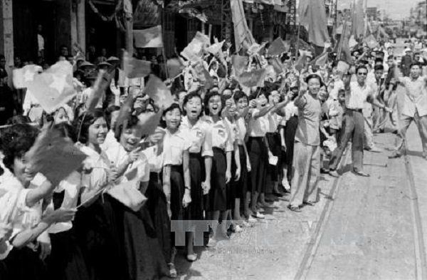 Những hình ảnh đáng nhớ về ngày giải phóng Thủ đô Hà Nội