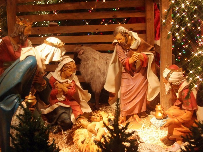 Hình ảnh Chúa giáng sinh: Hãy cùng chiêm ngưỡng những hình ảnh đặc biệt về Chúa Giáng Sinh, nơi Chúa con đến với thế gian trong sự tình yêu thương và hy vọng. Những bức tranh tuyệt đẹp và ý nghĩa sẽ giúp chúng ta cảm nhận được sự hiện diện của Chúa trong cuộc sống.