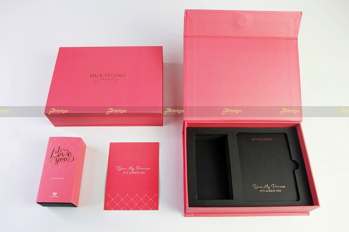 printgo-x-huy-thanh-jewelry-don-valentine-ngot-ngao-cung-bo-hop-dung-trang-suc-sang-trong-va-thanh-lich printgo-x-huy-thanh-jewelry-don-valentine-ngot-ngao-cung-bo-hop-dung-trang-suc-sang-trong-va-thanh-lich