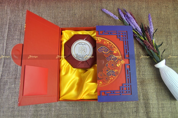 Thiết kế và in ấn hộp đựng quà Tết cho thương hiệu bánh dứa Singapore Vương Giả Thiết kế và in ấn hộp đựng quà Tết cho thương hiệu bánh dứa Singapore Vương Giả