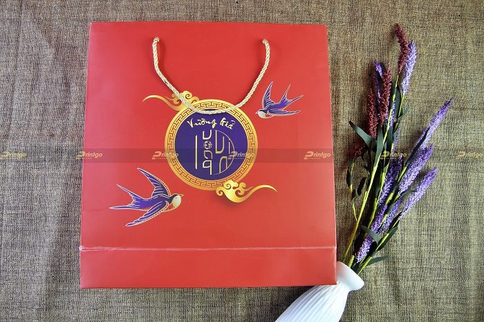 Thiết kế và in ấn hộp đựng quà Tết cho thương hiệu bánh dứa Singapore Vương Giả Thiết kế và in ấn hộp đựng quà Tết cho thương hiệu bánh dứa Singapore Vương Giả