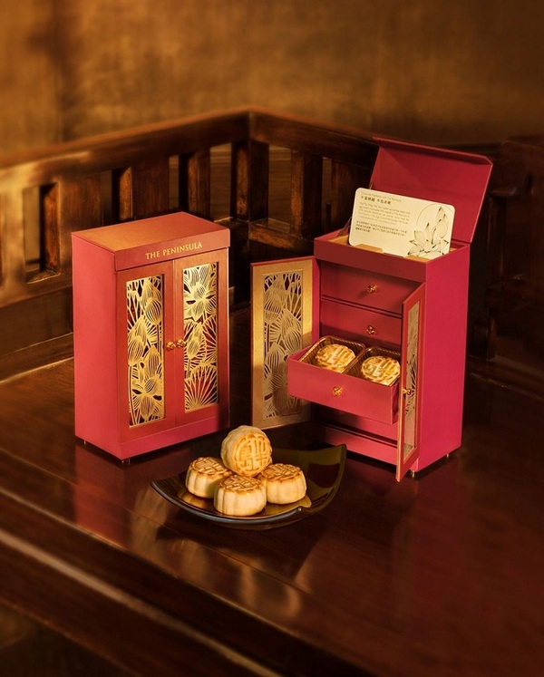 A collection of best-looking, unique and luxurious two-tier mooncake boxes