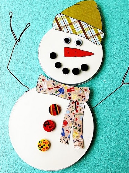 Hãy xem hình ảnh về người tuyết đơn giản này và thưởng thức sự đáng yêu của chú ý! Với hình dạng đơn giản như thế này, bạn cũng có thể tự tay tạo ra một người tuyết đáng yêu như vậy để trang trí cho gia đình mình.