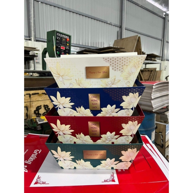 Tổng hợp những mẫu khay thuyền đựng quà tết sang trọng và đẹp mắt 2025 