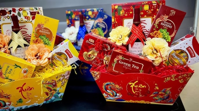 Tổng hợp những mẫu khay thuyền đựng quà tết sang trọng và đẹp mắt 2025 