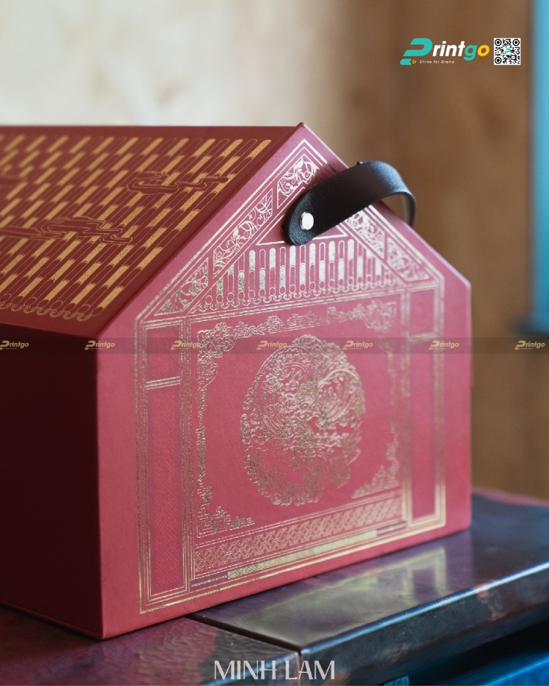 Kỹ thuật ép kim kết hợp với cán vân mang đến hiệu ứng thị giác độc đáo Kỹ thuật ép kim kết hợp với cán vân mang đến hiệu ứng thị giác độc đáo