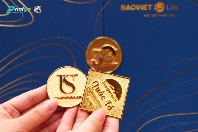 Logo kim loại được nhiều thương hiệu lựa chọn trở thành món quà đặc biệt Logo kim loại được nhiều thương hiệu lựa chọn trở thành món quà đặc biệt